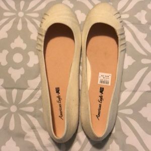 AMERICAN EAGLE white flats